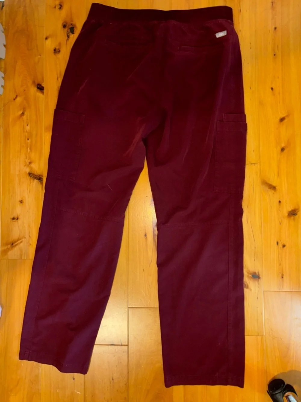 Men’s Figs maroon axim cargo scrub pants